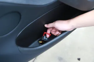 Drs Tuning 2025+ Model Y (Juniper) Için Acil Çikis Mandal