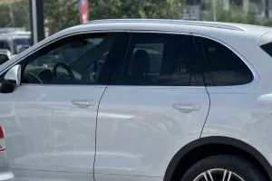 Porsche Cayenne 2010-2017 (92A) uyumlu 2011-2017 Tavan Çıtası Gümüş Gri modelleri DRS Tuning'de. Kaliteli malzeme, hızlı kargo ve güvenli alışverişle hemen