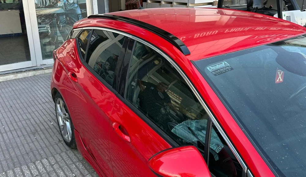 Opel Astra K 2015-2022 Tavan Çıtası Parlak Siyah