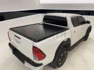 S-Dizayn Ssangyong Musso S-Back Sürgülü Kapak Siyah V1 2018 Üzeri						                S-Back s&uuml;rg&uuml;l&uuml; bagaj kapama, g&uuml;&ccedil;lendirilmiş al