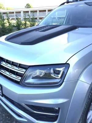 Boğaziçi uyumlu Volkswagen Amarok Kaput Kaplama Model 1 Havalandırma Scoop 2012 / 2019 Parça modelleri Oto Aksesuar Shop'de. Kaliteli malzeme, hızlı kargo ve