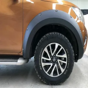Nissan Navara Uyumlu Çamurluk Kaplama Adblue Cıvatalı 4.5Cm Dodik Seti 2012 / 2019 ParçaDRS Tuning kalitesiyle tanışın! Özel olarak Nissan  model araçlar için ü