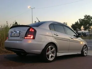 Hyundai Accent Era 2005-2011 (MC) uyumlu Accent Era Yan Marşpiyel modelleri DRS Tuning'de. Kaliteli malzeme, hızlı kargo ve güvenli alışverişle hemen inceleyin.