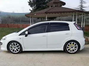 Fiat Punto 2010-2018 (199) uyumlu Yan Marşpiyel Boyalı modelleri Oto Aksesuar Shop'de. Kaliteli malzeme, hızlı kargo ve güvenli alışverişle hemen inceleyin.