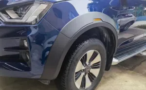 İsuzu D-Max Uyumlu 2020+ Reflektörlü Dodik thumb 4