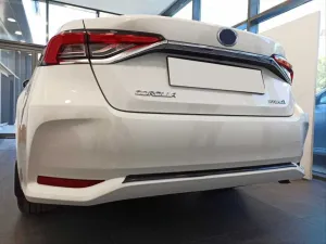 Toyota Corolla Uyumlu 2019+ Arka Tampon Alt Çıtası Piano Black thumb 2