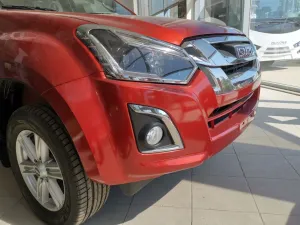 İsuzu D-Max Uyumlu 2018+ Far Çerçevesi Kaplama Nikelaj Sinyal Çizgili thumb 3