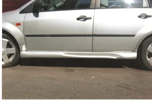 Ford Fiesta 2002-2008 (Mk5) uyumlu 5 Marşpiyel 2 Parça. 2004-2008 Boyalı modelleri DRS Tuning'de. Kaliteli malzeme, hızlı kargo ve güvenli alışverişle hemen