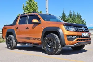 Ön Koruma Uyumlu Demiri Glo Plus Chrome Pst22 BlackDRS Tuning kalitesiyle tanışın! Özel olarak Volkswagen  model araçlar için üretilen bu ürün, otomobilinizin h