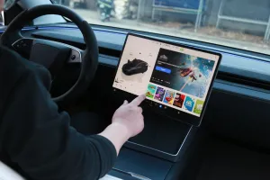 Drs Tuning 2025+ MODEL Y (JUNIPER) IÇIN EKRAN AÇI APARATI - Görsel 2